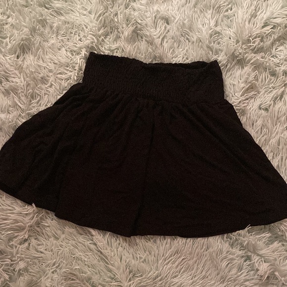 Cute short black skirt - Picture 2 of 5